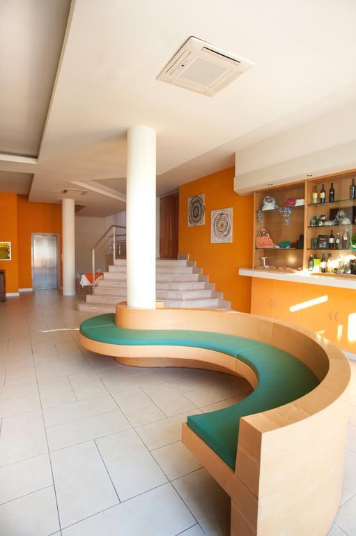 Oasi D'Oriente Aparthotel ซานตา เชซาเรอา แตร์เม ภายนอก รูปภาพ