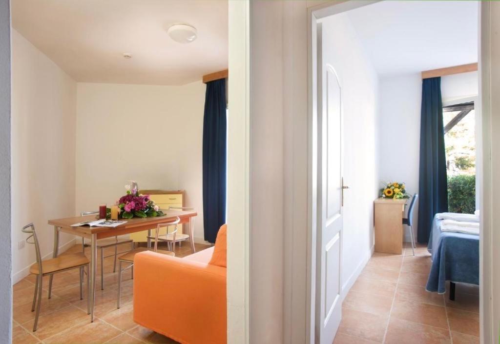 Oasi D'Oriente Aparthotel ซานตา เชซาเรอา แตร์เม ภายนอก รูปภาพ